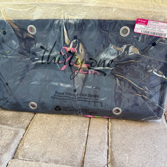 Girls On The Run Navy Medium Utility Tote: Thirty-One - Picture 8 of 9